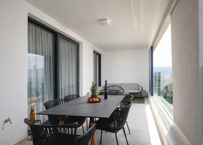 Seaside Escape Split