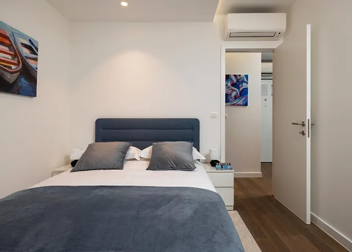 Seaside Escape Split